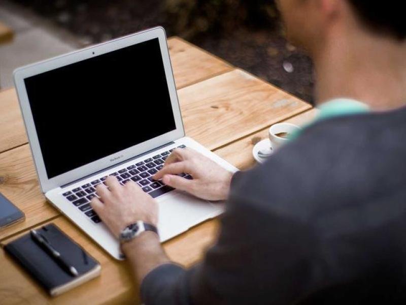How UI/UX Design Impacts Customer Retention in E-Commerce